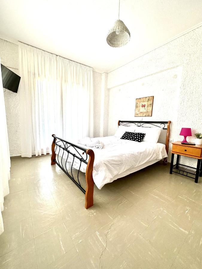 Katerina Apartments Néos Pírgos Quarto foto