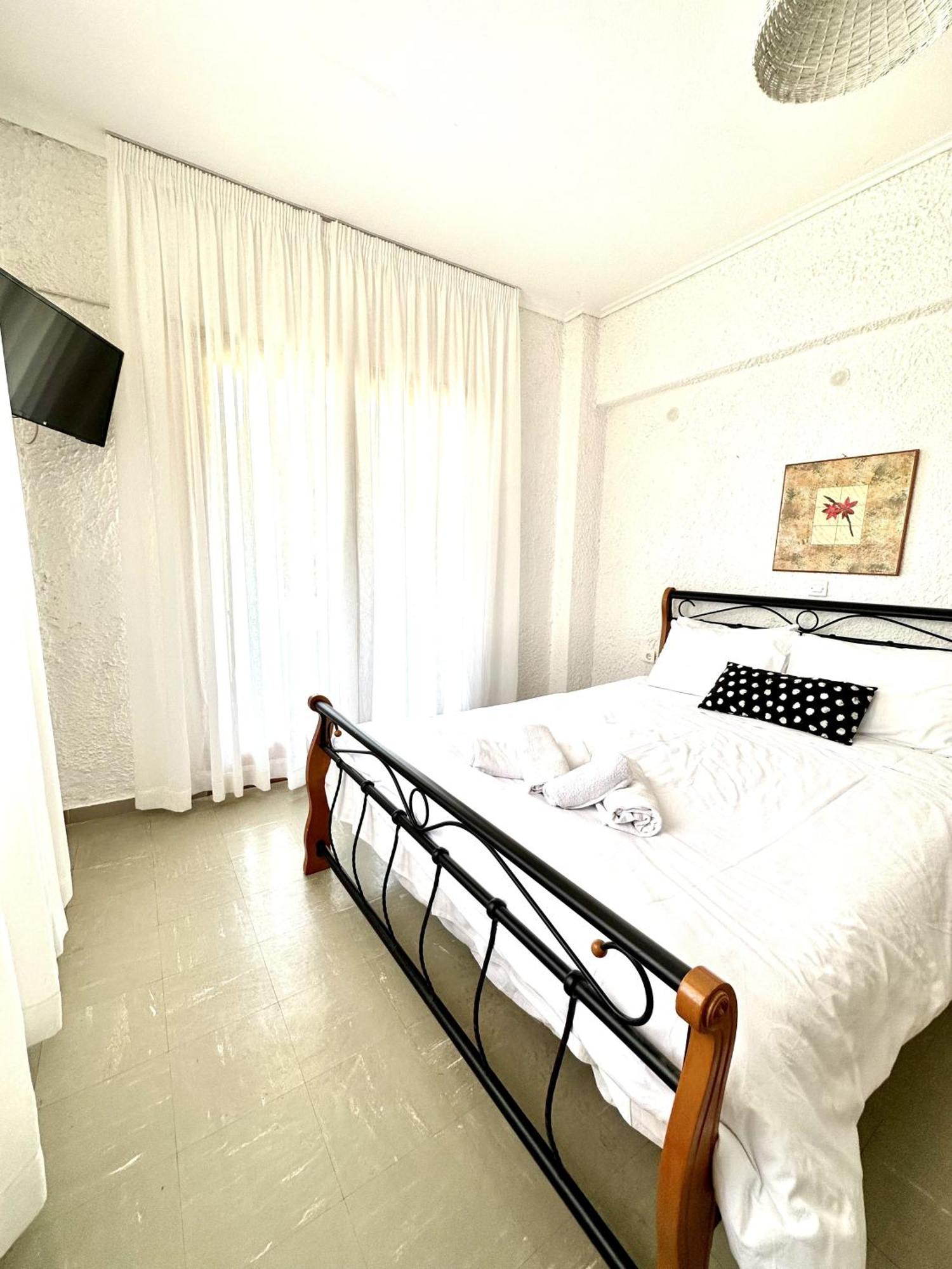 Katerina Apartments Néos Pírgos Quarto foto
