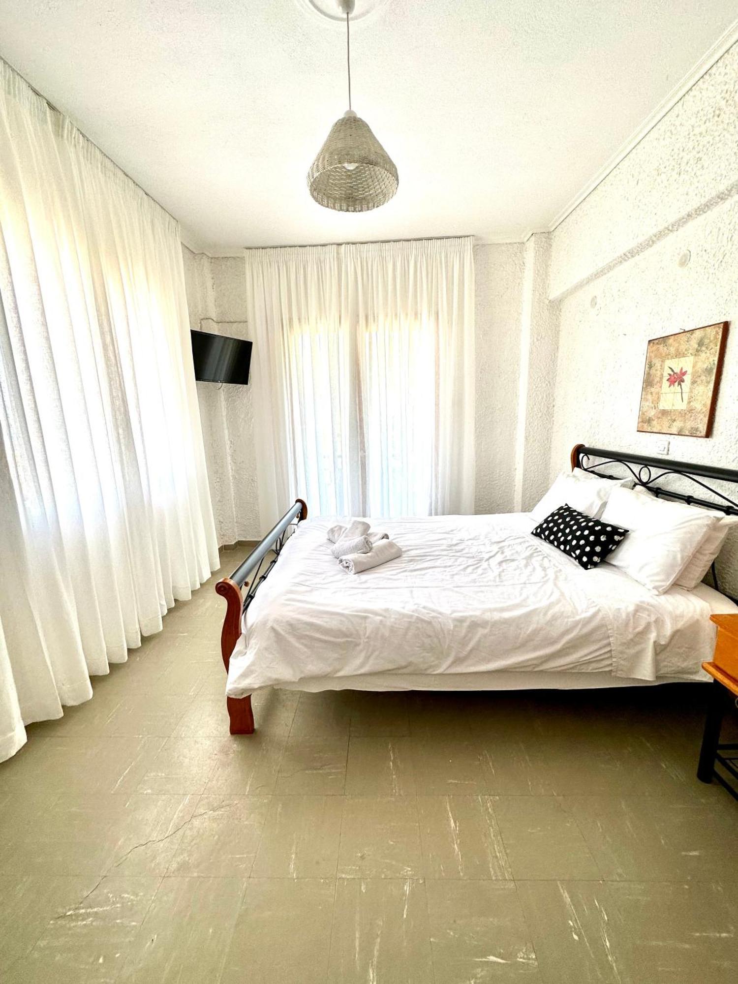 Katerina Apartments Néos Pírgos Quarto foto