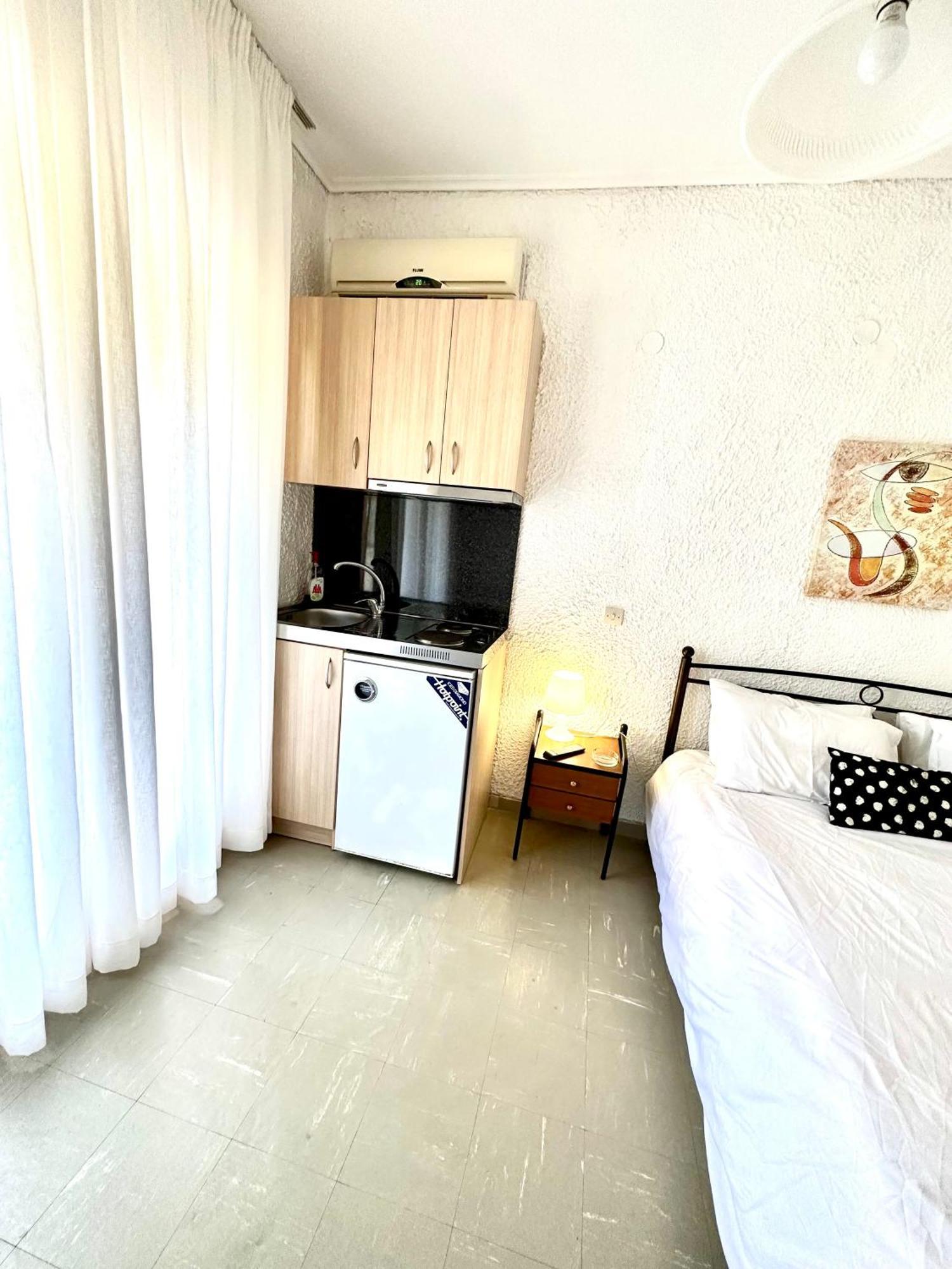 Katerina Apartments Néos Pírgos Quarto foto