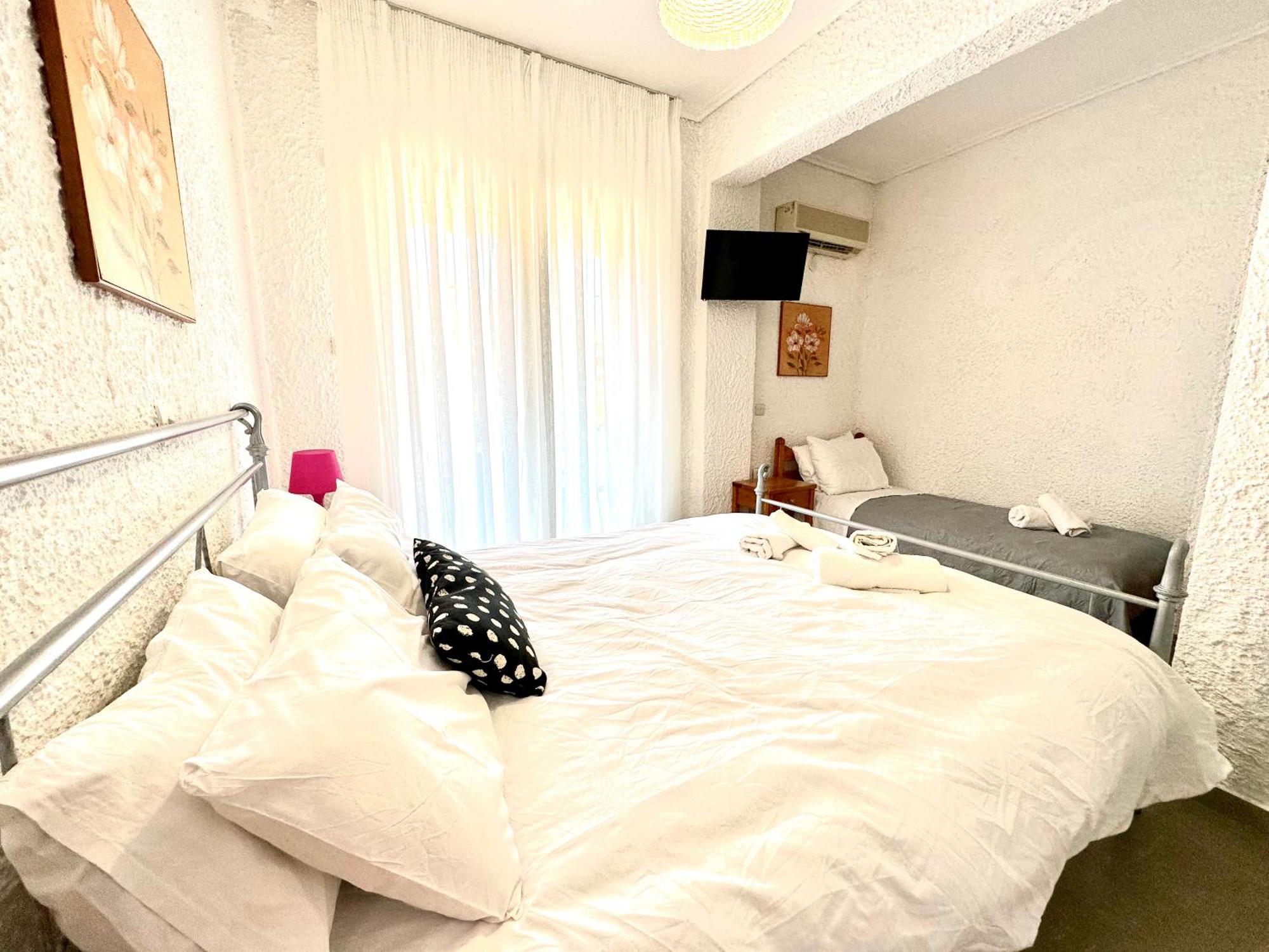 Katerina Apartments Néos Pírgos Quarto foto