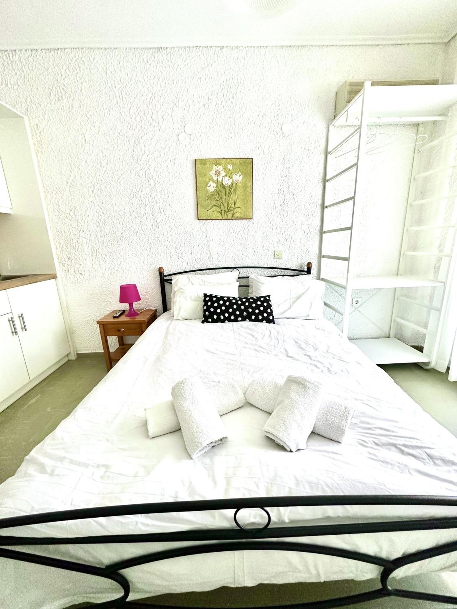 Katerina Apartments Néos Pírgos Quarto foto