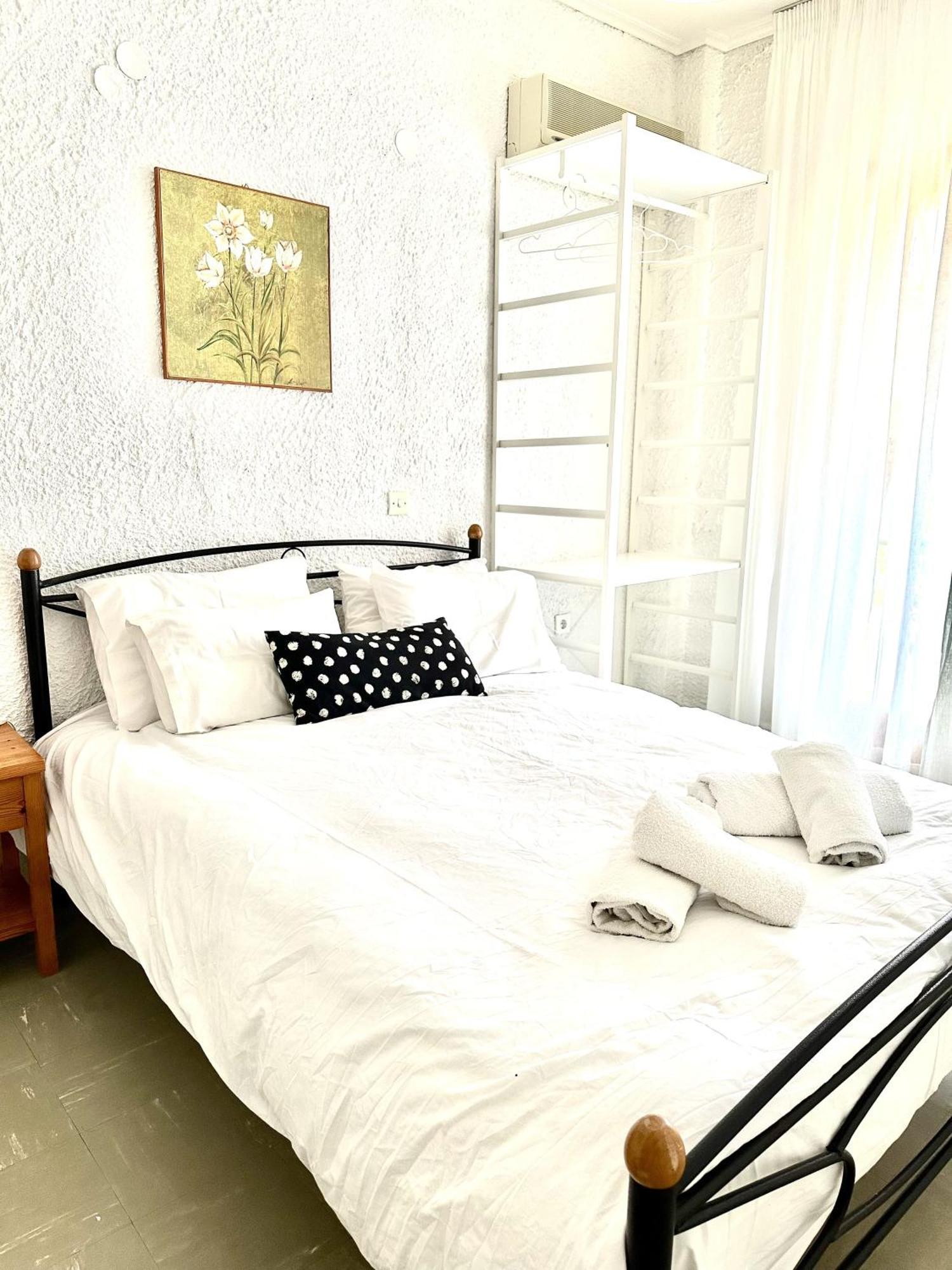 Katerina Apartments Néos Pírgos Quarto foto